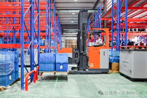 4.7米层高限制？看卓一VNA人下行三向叉车玩转空间，实现库容速度双提升!