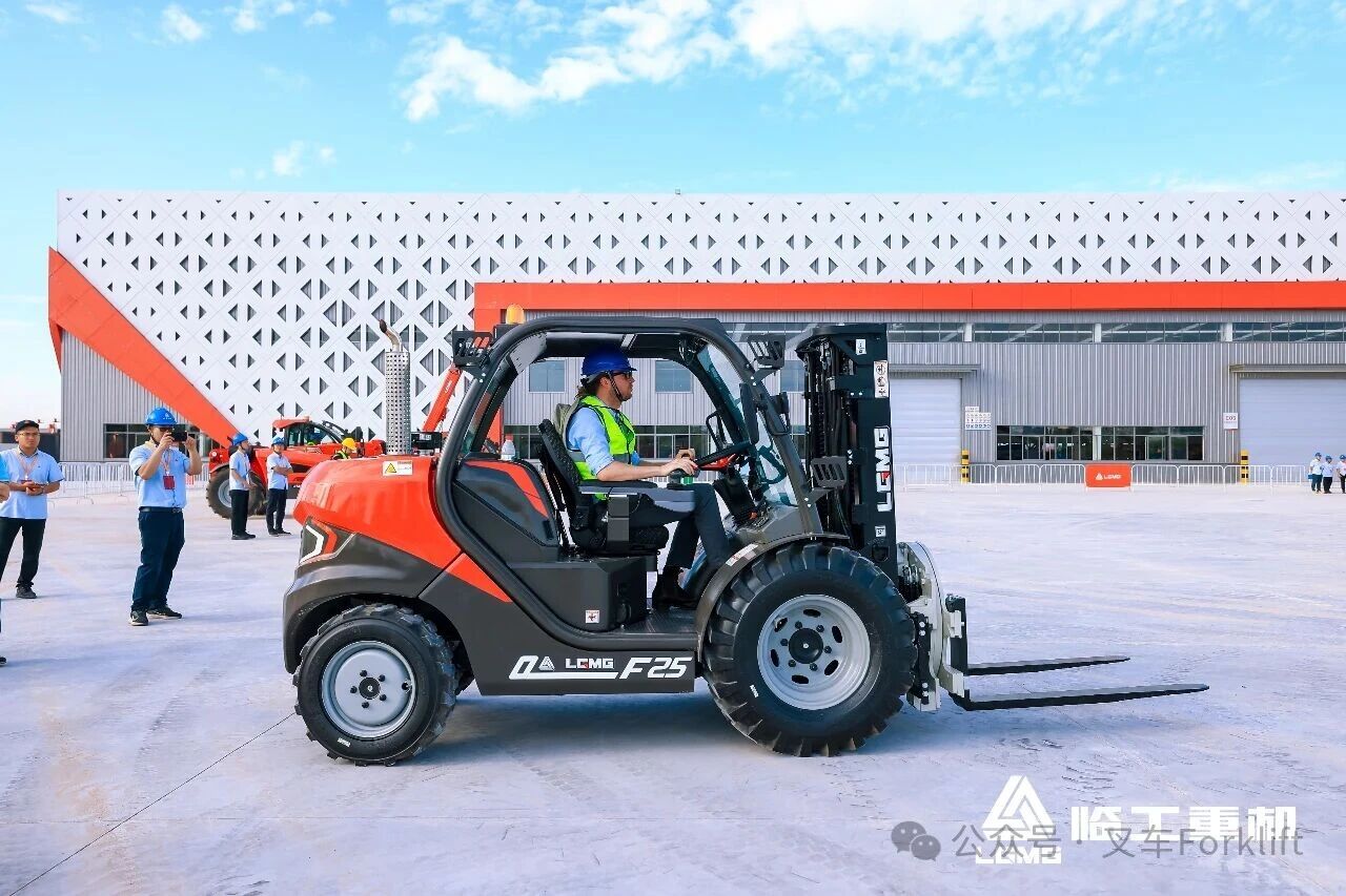 临工重机全球卓越服务战略新高度——时刻在线，始终可靠