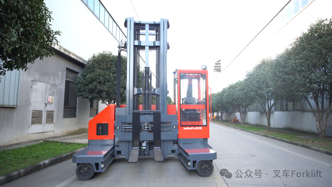 MiMA中国首台8吨全向前移式叉车MQC80震撼发布，重新定义重载窄通道作业新范式