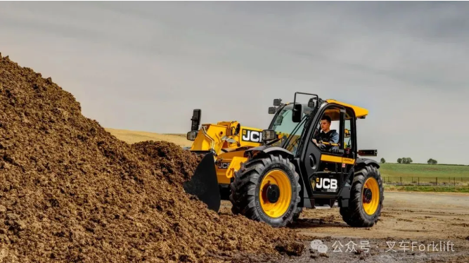 JCB发布全新紧凑型伸缩臂叉装车526-60和530-60
