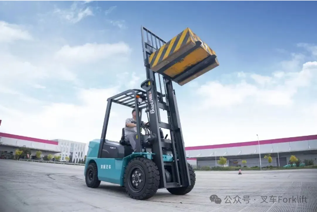 油转电“芯”标杆！宝骊X1L高效上市！