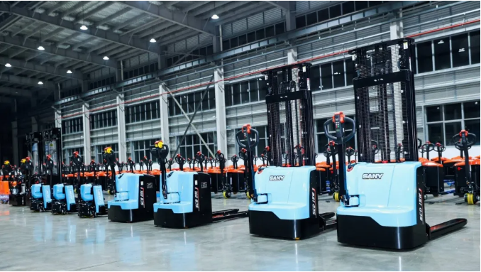 仓储车大家族再添新成员！多款三一仓储车新品下线