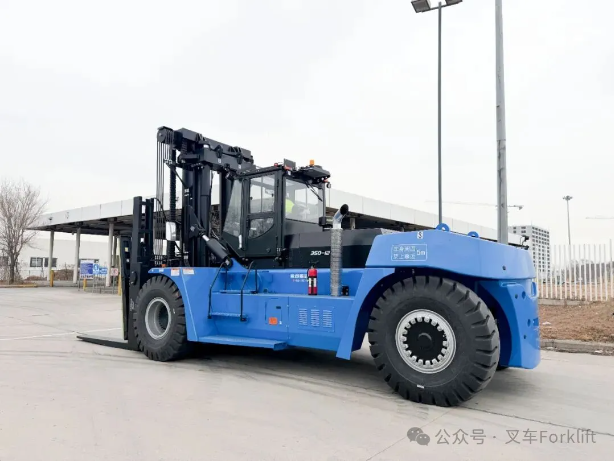 佛朗斯股份青岛分公司35吨内燃平衡重式叉车顺利交付