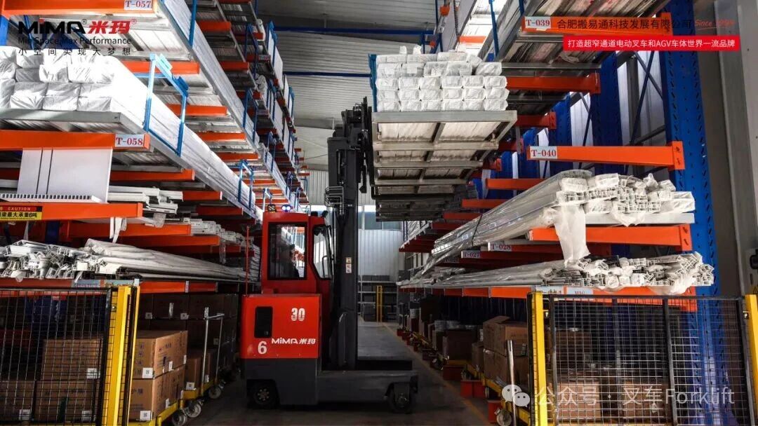 合肥搬易通（MiMA）米玛 MQC30 全向前移式叉车：为塑料管建材产业注入专业搬运新动能，超窄通道叉车当然选MiMA！
