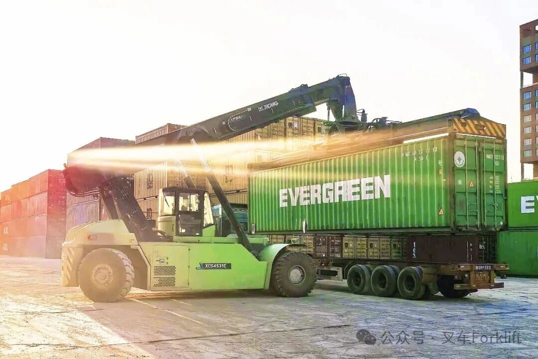 赢战『油换电』，为什么越来越多港口客户选择徐工？