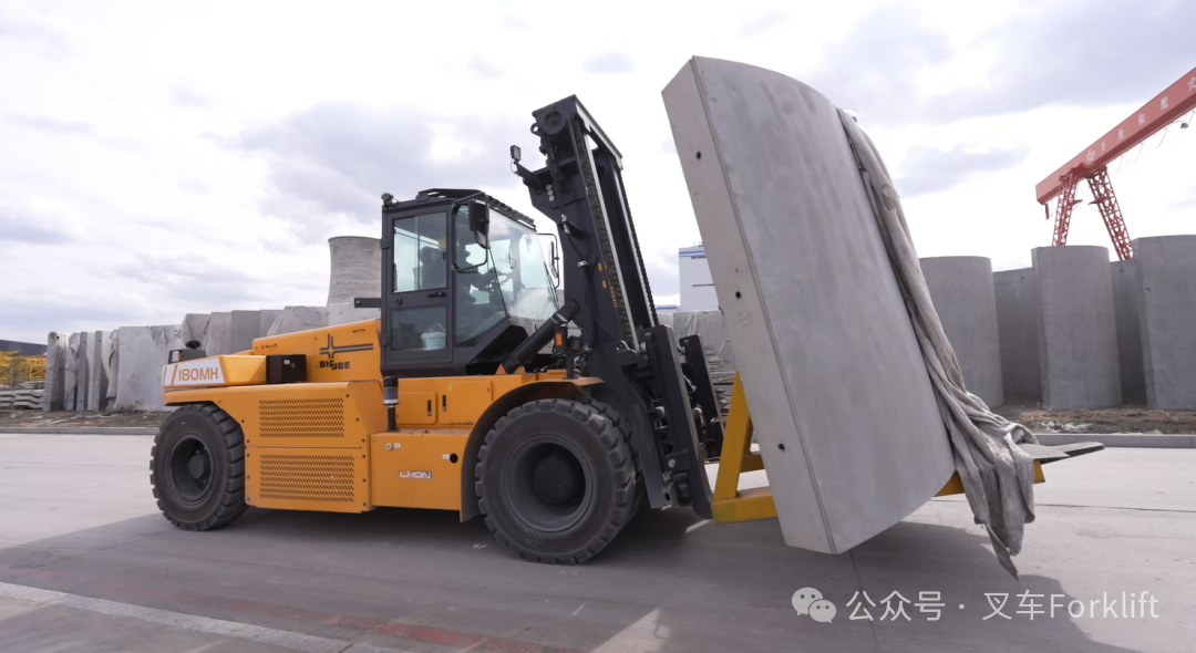 日搬运量超1200吨！18吨高压锂电叉车驰骋建材行业