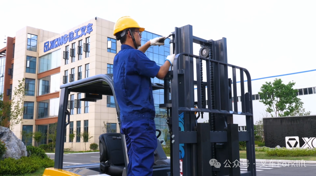雨季养护指南 | 徐工叉车雨季养护全攻略，护航作业稳如磐石