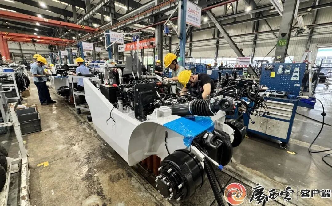 《广西日报》转载 | 柳工叉车构筑全球化产能体系，海外销售占比突破50%